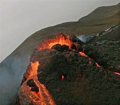 Guy Uses Dji Fpv Drone To Capture Incredible Footage Of Iceland S Fagradalsfjal Volcano Eruption