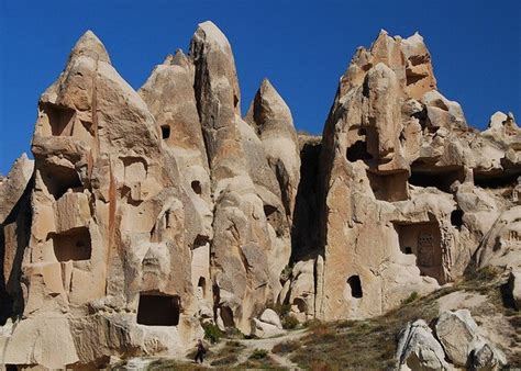 With its unique rock formations, you'll feel like take to the skies in a hot air balloon. Каппадокия