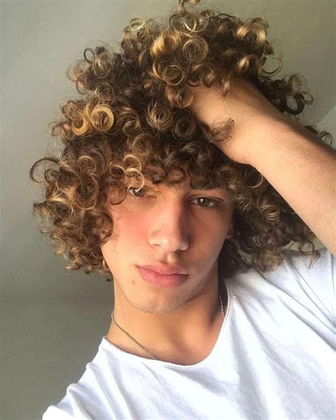 3a Curly Hair Men Simple Haircut And Hairstyle