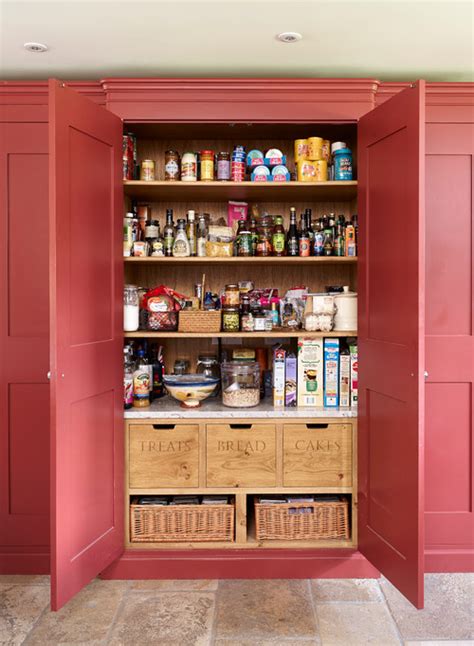 25 Well Organized Kitchen Pantry Makeovers And Ideas