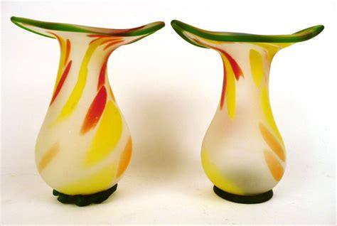 Igavel Auctions Pair Of Frosted Art Glass Vases 20th C N2ene