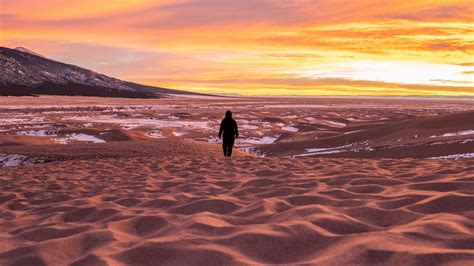 Hd Wallpaper Desert Alone Man Sand Beach Sunset