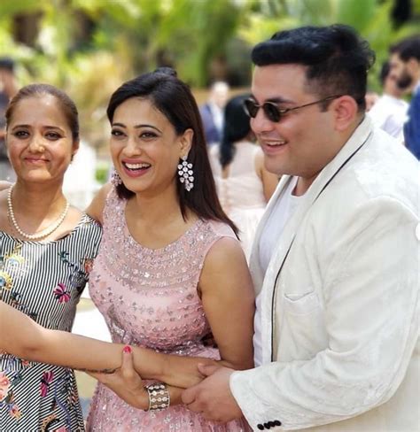 Shweta Tiwari Photos Viral With Daughter Palak Tiwari In Brother Marriage भाई की शादी में दर्द