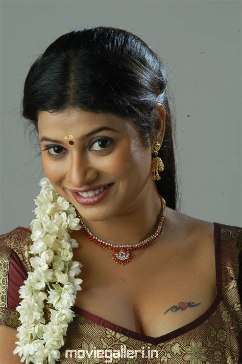 Actress Shobana Naidu Hot Stills Photo Gallery Pictures Tamil