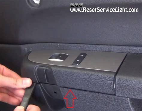 How to replace the right window switch panel on Chevrolet Silverado