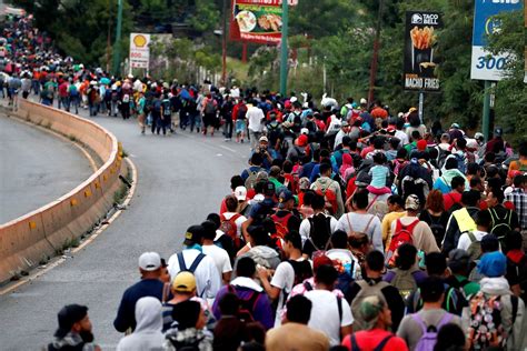 Caravana De Migrantes Hondureños Llega A La Frontera De El Salvador