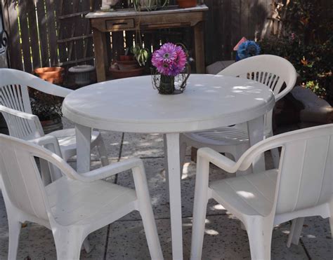 Do you have one (or more) of those basic plastic patio chairs that have faded over time. Resin Patio Furniture Makeover - Laura K. Bray Designs