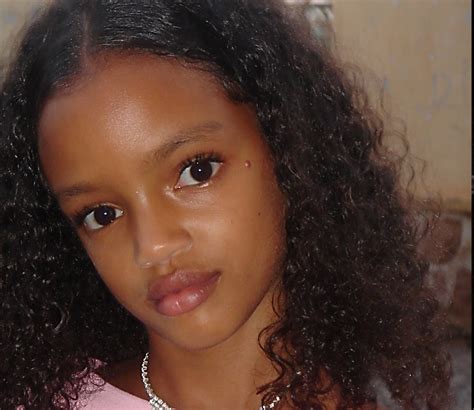 Ei ragazzi,ho appena visto il film fourteen ma non ho capito bene la tematica qualcuno che l'ha visto me lo potrebbe spiegare? Giovane Caboverdiana un anno dopo | JuzaPhoto