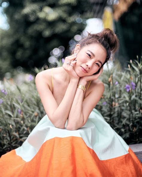 ก่อนที่สาว คริส หอวัง จะอัปเดตข้อความผ่านอินสตาแกรมส่วนตัวด้วยว่า 18 เมื่อวานนี้ค่ะ 5555 new hair na haa ทำเอาแฟนคลับหลายคนเข้าไป. อัลบั้มภาพ คริส หอวัง ถ่ายบิกินี่เผ็ดไฟลุก ช่วงล่างซีทรู ...