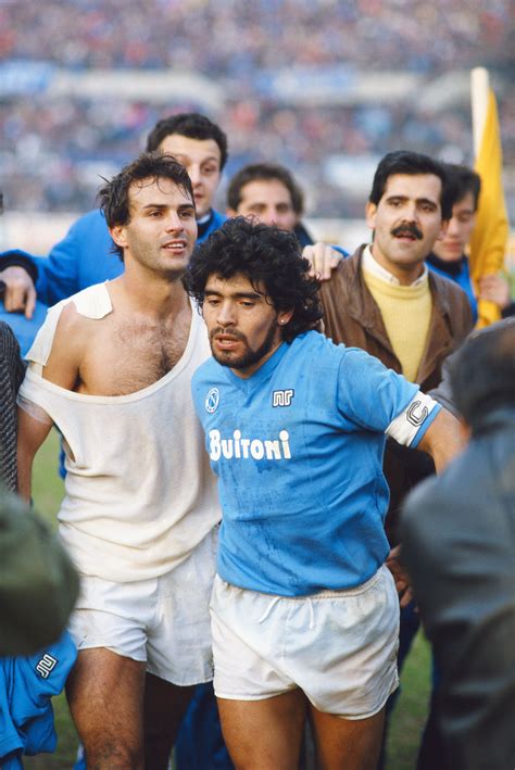 56 Looks De Diego Maradona Diego Maradona Imágenes De Fútbol Moda De Fútbol
