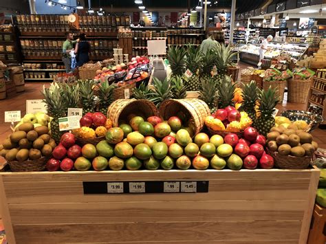 Tfm009 Tropical Endcap Produce Displays Fruit Displays Fruit And Veg