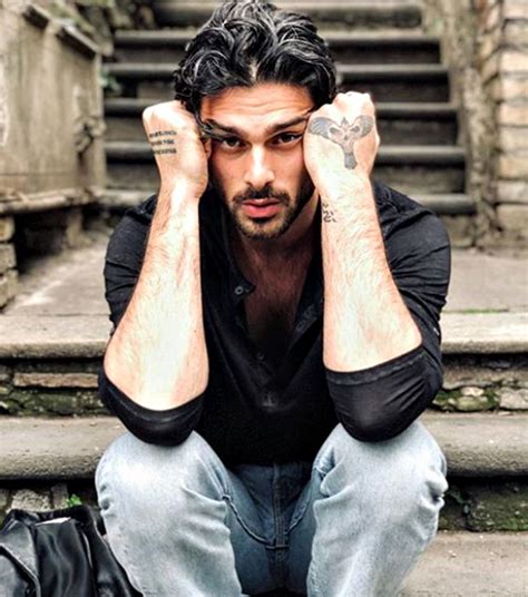 He was once rumored to be in a relationship with the italian actress and tv personality barbara d'urso. Michele Morrone in tv: 'Non vedo i miei figli da 7 mesi ...