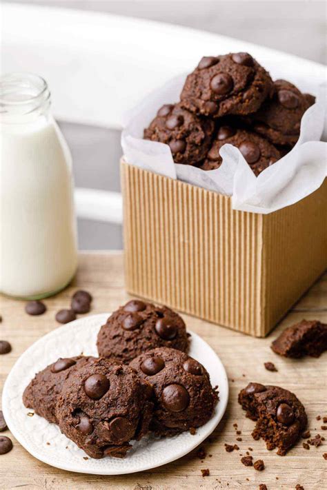 One thing in particular, is my sweet tooth has almost completely. Keto Double Chocolate Chip Cookies (Better Than the Bakery ...