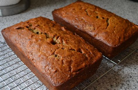 This is a really easy banana bread recipe that gives perfect results every time and uses plenty of bananas which are on the turn. Tommy Cooks: Mrs. Field's Banana Nut Bread