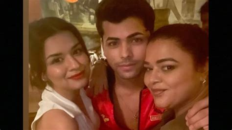 Viral Pic Siddharth Nigam And Avneet Kaur Make Each Others Day Better