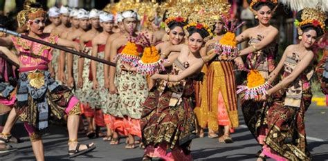 10 Kebiasaan Orang Bali Yang Patut Kamu Ketahui Maroofbar