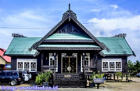 Wilayah kalimantan timur memiliki struktur tanah gambut provinsi kalimantan timur berbatasan dengan malaysia, kalimantan barat, dan kalimantan tengah di sebelah barat; Ciri Serta Fungsi dan Keunikan Rumah Adat Tradisional ...