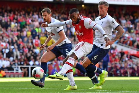 Harry kane (tottenham hotspur) converts the penalty with a right footed shot to the bottom left corner. Xem trực tiếp Tottenham vs Arsenal ở kênh nào?