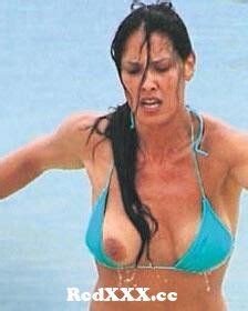 Another Bikini Malfunction From Lisa Gormley Suffers Boob Slip Bikini Malfunction At The Beach