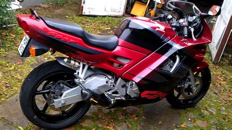 After a new battery and about 20 mins of me and my buddy tinkering, we had it running and riding. CBR 600 f2 1994 - YouTube