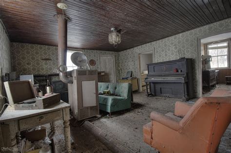 Living Room Inside an Abandoned 1960's Time Capsule House [5194 x 3456