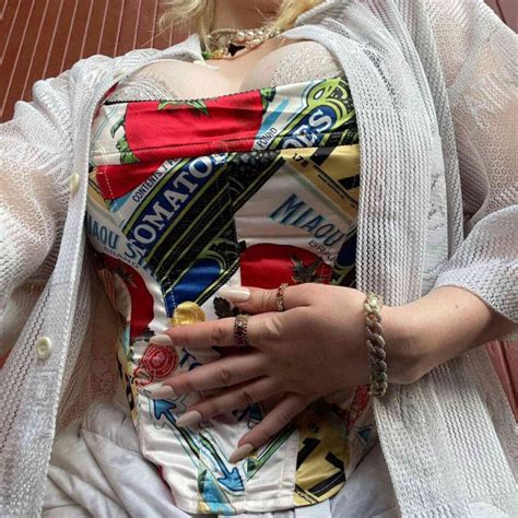 Billie Eilish Becomes A Thirst Trap Peek At Her Sexy Post For Yourself