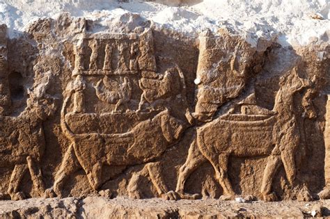 Découverte de reliefs assyriens extrêmement rares en Irak vidéo