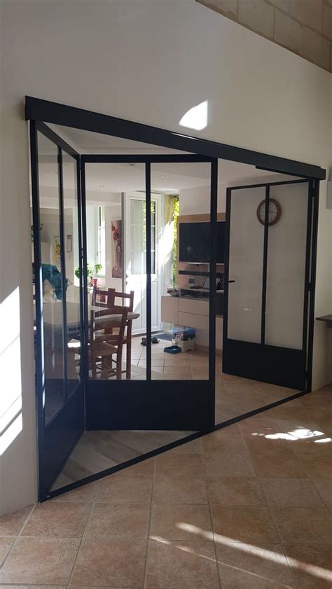 #verrièreatelier style #indus créant une séparation entre séjour et cuisine.réalisation joëlfistre. Image associée | Porte coulissante, Porte coulissante ...