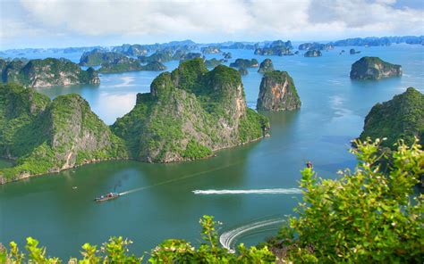 It attracts tourists with picturesque landscapes and interesting legends. Halong Bay Ha Long Vietnam Store Wallpaper 0998 ...