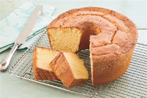 A duo of glazes—one creamy chocolate, the other subtle buttermilk—comes together atop this dreamy confection. Orlds Best Buttermilk Pound Cake / Old Fashioned ...