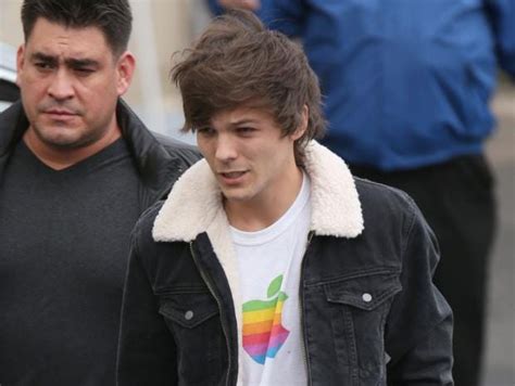 Louis Tomlinson Supports Gay Apple Ceo Tim Cook Days After Harry Styles Comments On Gender