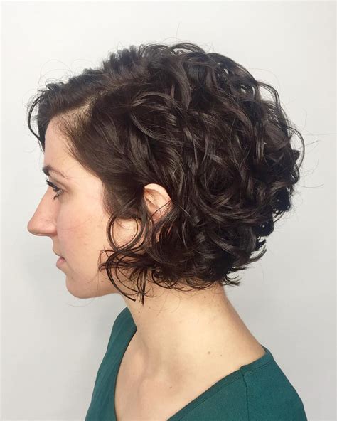 18 stunning short curly hairstyles for women pictures