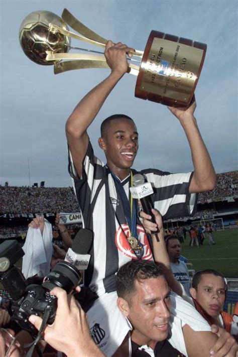 Imagens Do Título Brasileiro Do Santos Em 2002 13042019 Futebol