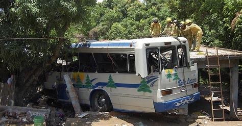 Mexico Bus Crash Kills 11 Including 3 Children World Dawncom