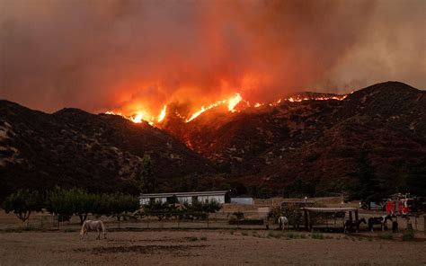 Pictures Apple Fire In Southern California Explodes To 20000 Acres