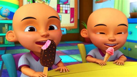 It all begins when upin, ipin, and their friends stumble upon a mystical kris that leads them straight into the kingdom. Gambar Keluarga Kartun Upin Ipin