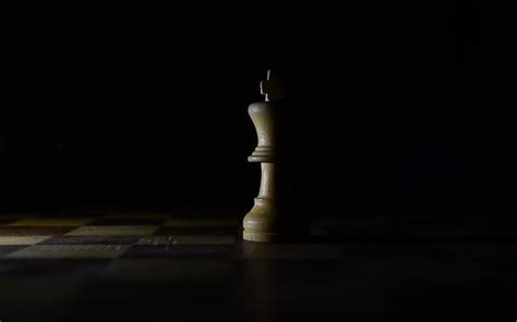 Wallpaper Chess King Figure Game Board Shadow Dark Hd