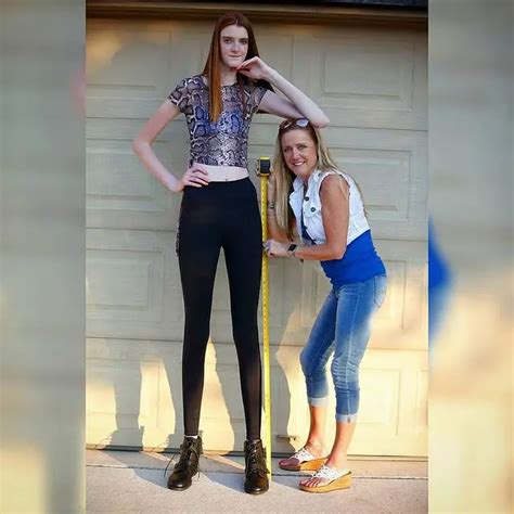 Meet The Tallest Woman Maci Currin Wiki Bio Height Age Net Worth