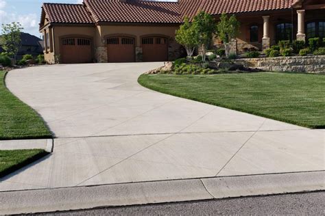 4 Different Ways To Add Curb Appeal To Your Driveway And Walkways