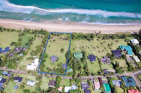 Plans change at the last second? Julia Roberts Reportedly Asks $30M for Hawaii Estate