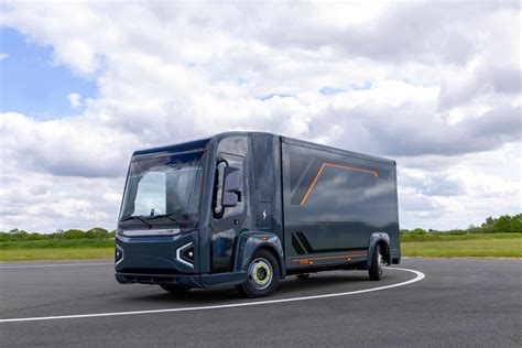 Super-agile box truck shows off REE's uniquely modular EV chassis