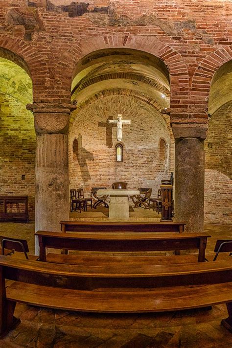 In fact, excavation has shown it to have taken on the appearance of an olmec site by 1150 bce and to have been destroyed. Rotonda di San Lorenzo - Centro Guide Mantova - I Gonzaga
