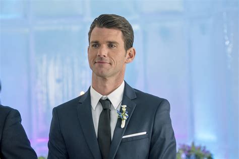 While uncovering who is behind the random acts of christmas popping up around her city, investigative journalist sydney meets a competing reporter, cole, who ignites her christmas spirit and captures… Kevin McGarry as Craig on Winter Castle | Hallmark Channel