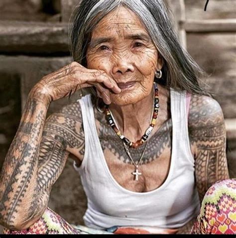 Whang La Tatuadora Que A Sus 103 Años Conserva La Tradición Milenaria De Su