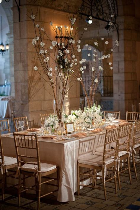 Indispensable afin d'accorder l'ambiance de votre salle de mariage avec votre thème de mariage. La décoration salle de mariage, comment économiser de l ...