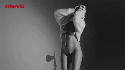 Голая Najwa Nimri в Najwa Pijama Official Music Video