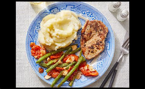 Tuscan Spiced Pork Mashed Potatoes With Green Beans And Roasted
