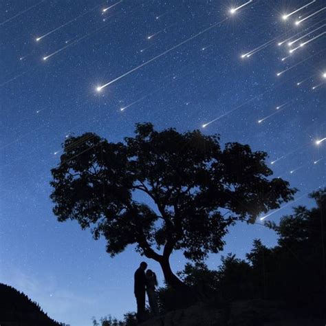 Meistens ist der meteor nach etwa einer sekunde wieder verschwunden. Sternschnuppen-Regen: Freu dich aufs Himmels-Feuerwerk ...