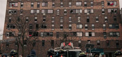 New York Maxi Fire In The Bronx At Least 19 Deaths Including 9