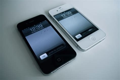 Apple Iphone 4s White V Apple Iphone 4 Black Comparison A Photo On